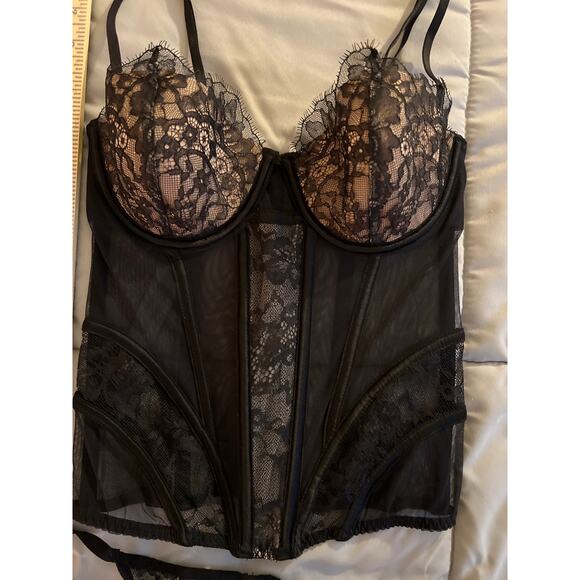 Victoria's Secret Lined Mesh Corset Top‎ 34C Black Cream Women and g-string NWT - Picture 3 of 6